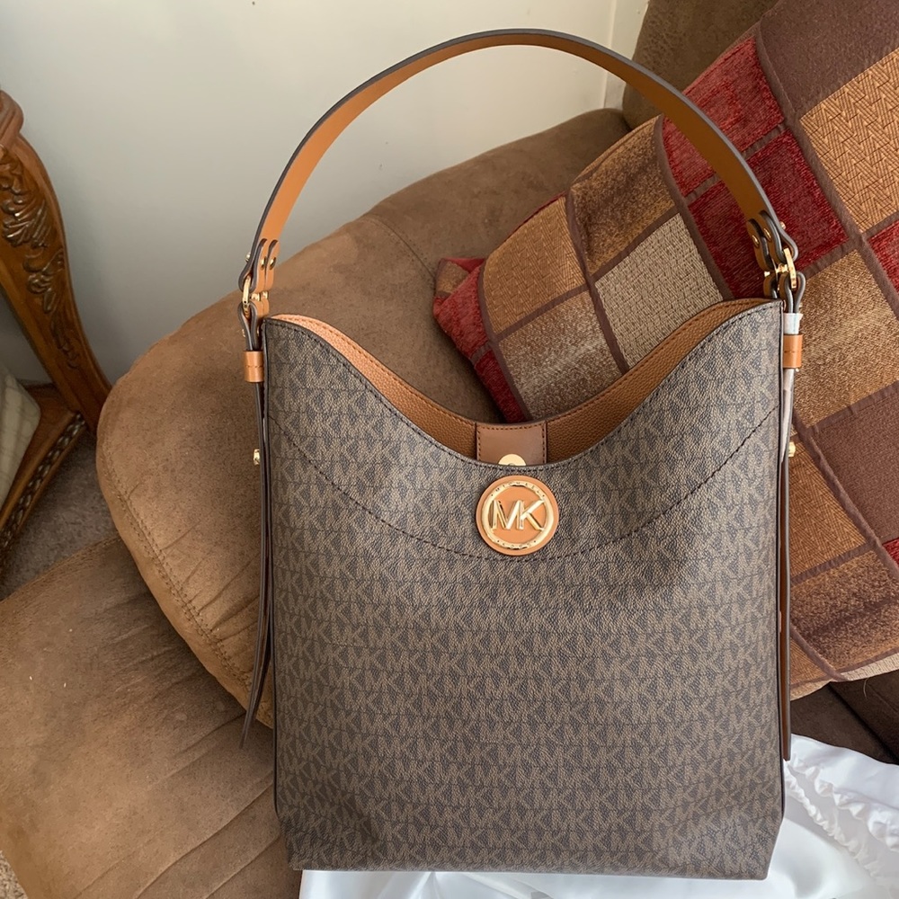 Michael Kors Bowery Large Leather Shoulder Hobo